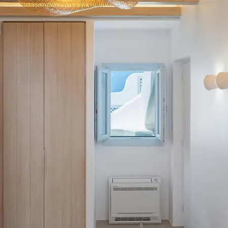 Airth Santorini Suites Firostefani