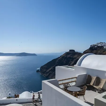 Airth Santorini Suites